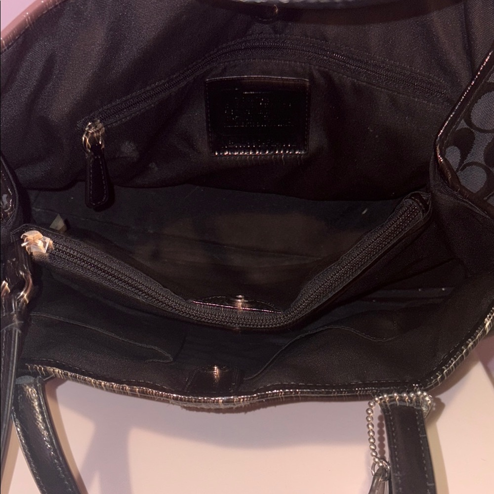 Elegant Black Coach Women's Bag - Picture 6 of 9